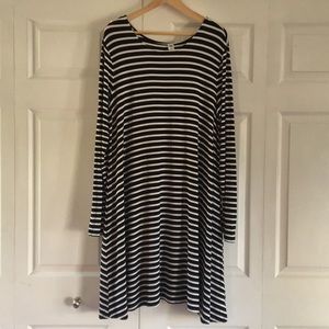 Old Navy XL Back and White Striped Dress